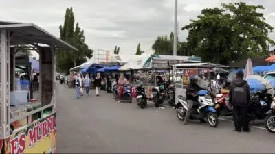Pasar Pabukoan Pariaman Diserbu Warga di Hari Kelima Ramadan, UMKM Raup Berkah